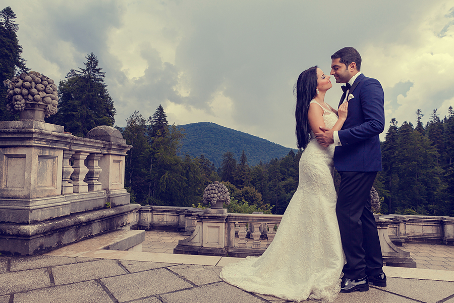 FOTOVIVA Fotografii după nuntă  Sinaia Castelul Peleș 