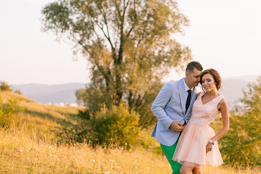 FOTOVIVA Fotografii logodnă  Fântâna cu cireși Câmpina 